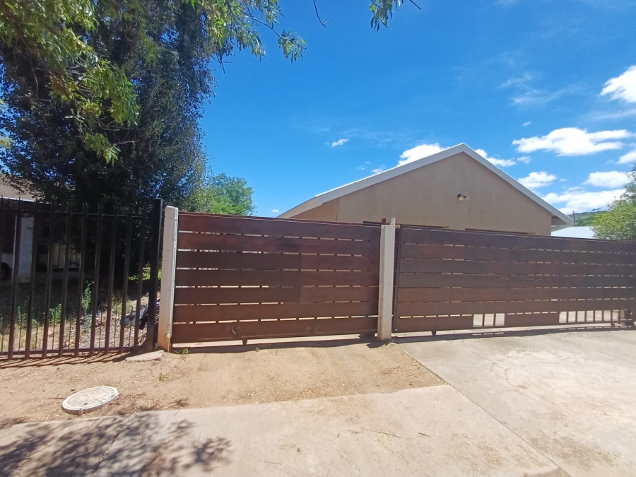 To Let 2 Bedroom Property for Rent in Komani Park Eastern Cape